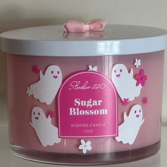 Studio 220 Sugar Blossom Scented Pink 3 Wick Candle-Cute Ghost Design - Picture 1 of 5